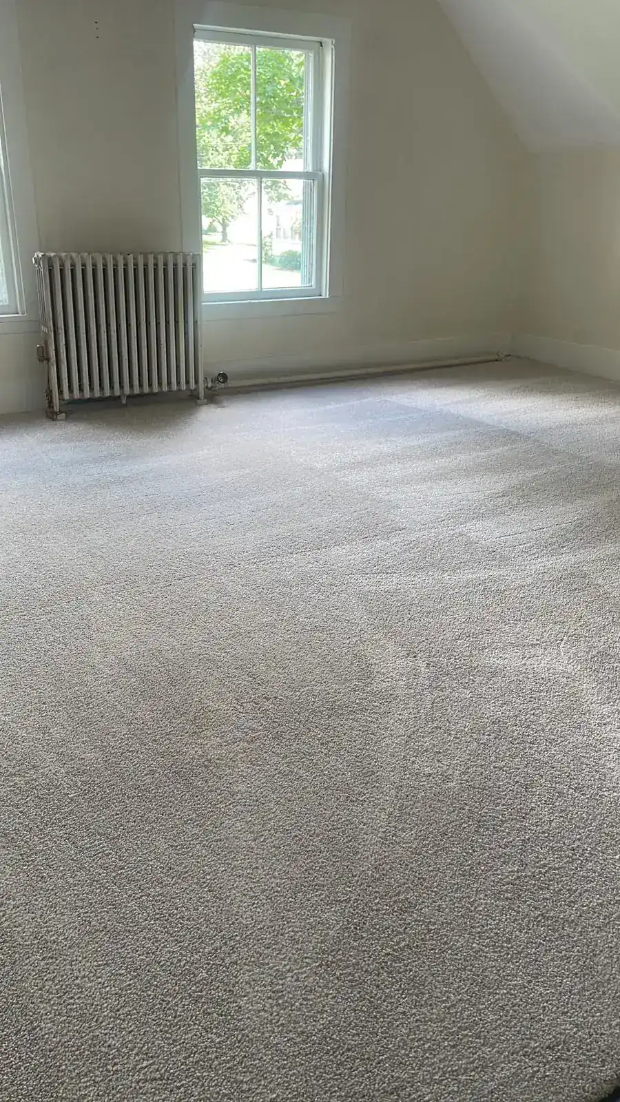 Empty bedroom with freshly cleaned carpet after a Magic Cleaning move-out visit